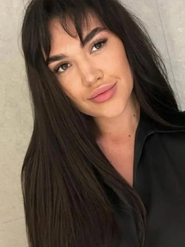 נדיה — חשפנית לגוש דן